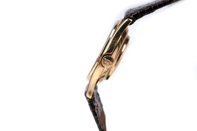 Lot 446 - Jaeger-LeCoultre: an 18ct yellow gold cased automatic lady's wristwatch