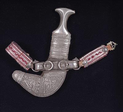 Lot 114 - A presentation dagger (Jambiyya) and sheath