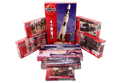 Lot 896 - A collection of nine various scale Airfix kits