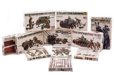 Lot 858 - A collection of eleven 1:35 scale Tamiya model and figures kits