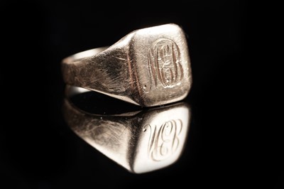 Lot 50 - An antique gold signet ring engraved with a monogram