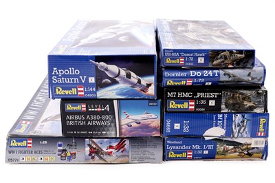 Lot 866 - A collection of eight boxed Revell model kits