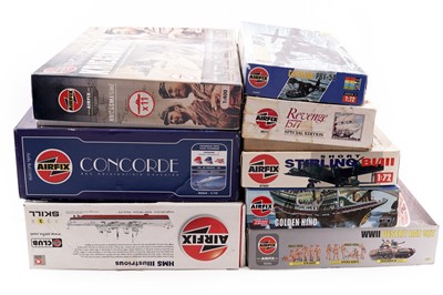 Lot 900 - A collection of eight boxed Airfix kits