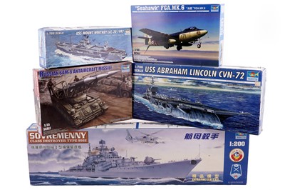 Lot 873 - A collection of five boxed Trumpeter model kits