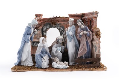 Lot 243 - Five boxed Nao Nativity figures