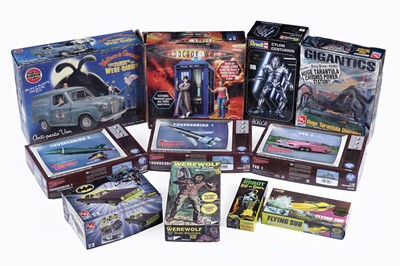 Lot 877 - A collection of eleven film and television related model kits