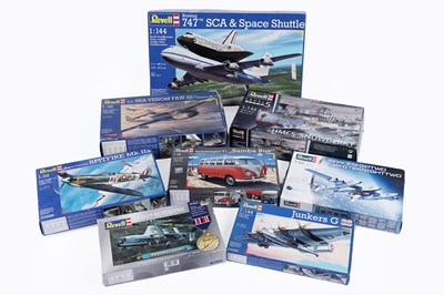 Lot 880 - A collection of eight boxed Revell model kits