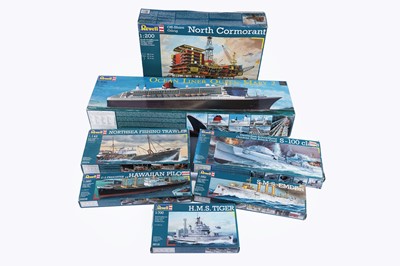 Lot 881 - A collection of seven boxed Revell ship and boat model kits