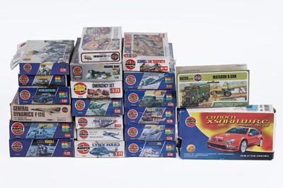 Lot 901 - A collection of boxed twenty one Airfix model kits