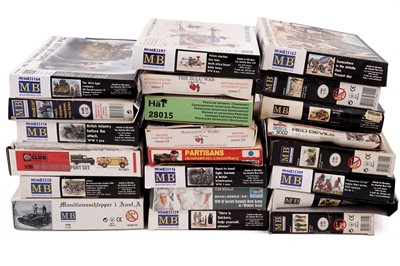 Lot 882 - A collection of thirty figural model kits