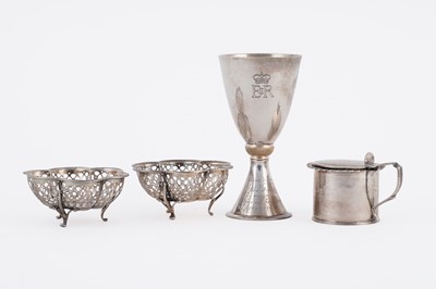 Lot 227 - A mixed lot