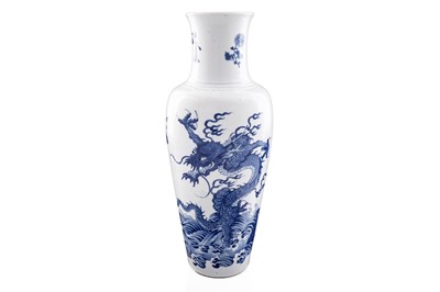 Lot 1 - An oriental vase with dragon decoration