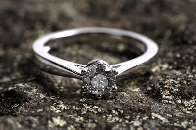 Lot 533 - A solitaire diamond ring