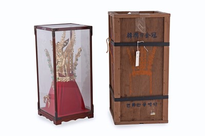 Lot 470 - A model of the ‘Chunma Chong Gold Crown’, no. 188, in glazed display case