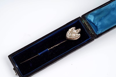 Lot 536 - A Victorian pearl-work stick pin
