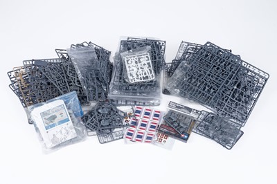 Lot 887 - A collection figural model kits