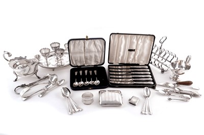 Lot 331 - A selection of silver and silverplate