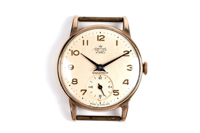 Lot 270 - A Smiths "De Luxe" 9ct gold cased wristwatch