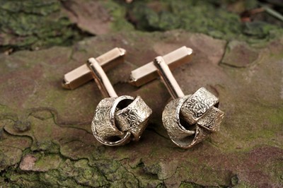 Lot 202 - A pair of 9ct gold cufflinks