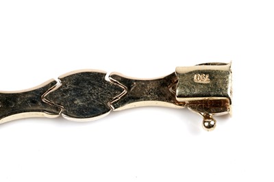 Lot 85 - A contemporary suite of jewellery in 18ct yellow and white gold
