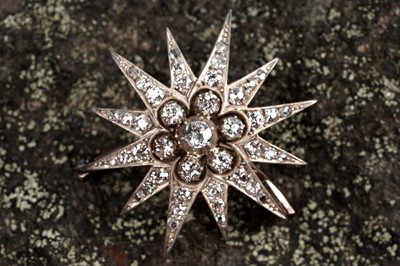 Lot 507 - A Victorian diamond star brooch