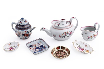 Lot 187 - A collection of ceramics: New Hall N594 teapot; and cream jug; and others