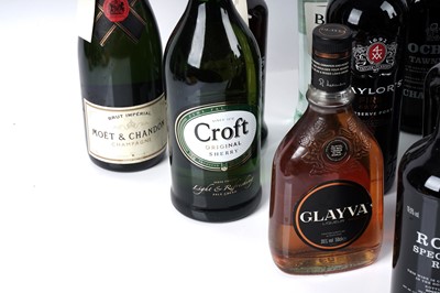 Lot 29 - A collection of alcohol