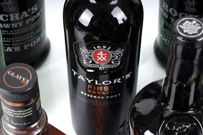 Lot 29 - A collection of alcohol