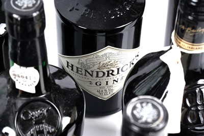 Lot 29 - A collection of alcohol