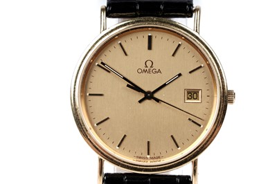 Lot 432 - Omega: an 18ct yellow gold cased quartz wristwatch