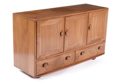 Lot 529 - Lucian Ercolani for Ercol: a mid-20th Century model 468 sideboard