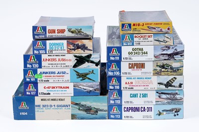 Lot 850 - A collection of thirteen boxed Italeri model kits