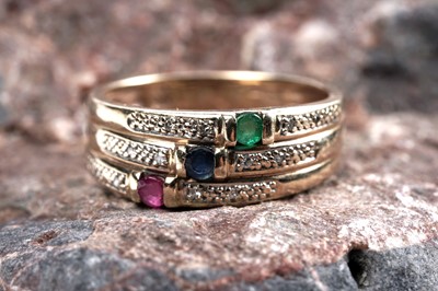 Lot 39 - A modern sapphire, ruby, emerald, and diamond dress ring
