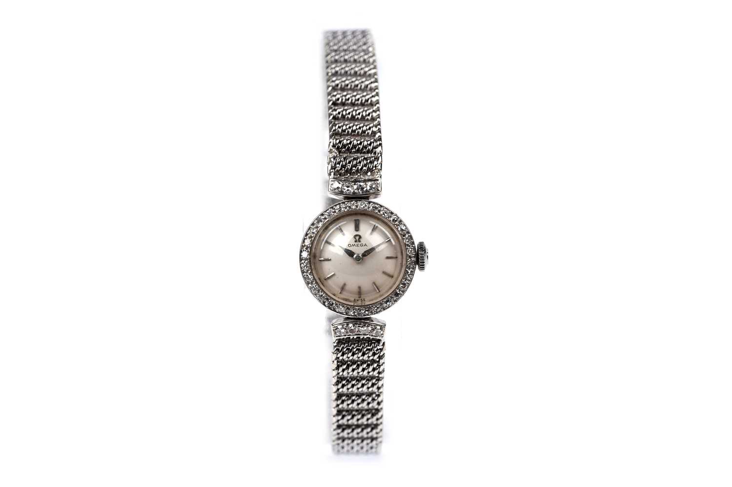 Lot 431 - Omega: an 18ct white gold cased lady's cocktail watch