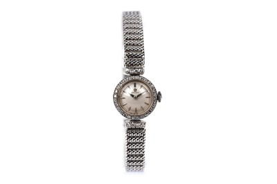 Lot 431 - Omega: an 18ct white gold cased lady's cocktail watch