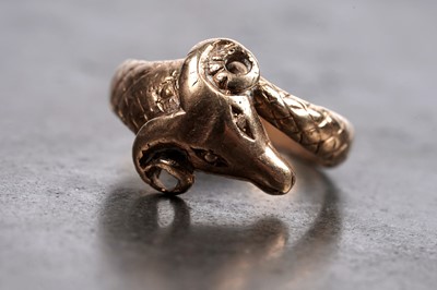 Lot 167 - A 20th Century artisan ram's head pattern 9ct gold ring