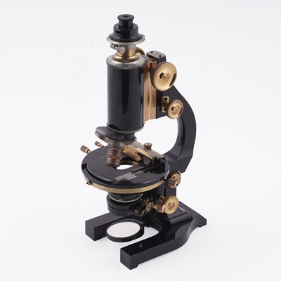 Lot 127 - An Ernst Leitz Wetzlar microscope