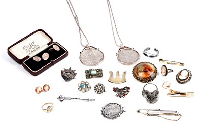 Lot 119 - Antique and vintage jewellery including: 9ct gold cufflinks