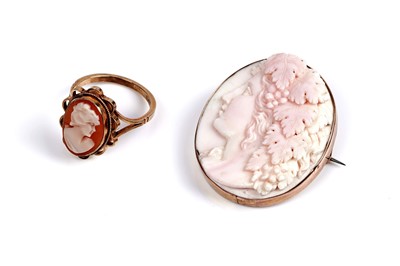 Lot 81 - A 19th Century conch shell cameo; and a 9ct gold cameo ring