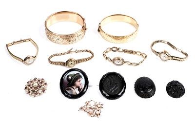 Lot 113 - Antique and modern jewellery including: a 9ct gold and pearl brooch