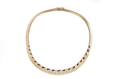 Lot 196 - An 18ct gold fringe necklace