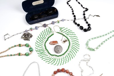 Lot 28 - Art Deco costume jewellery including a beadwork collar