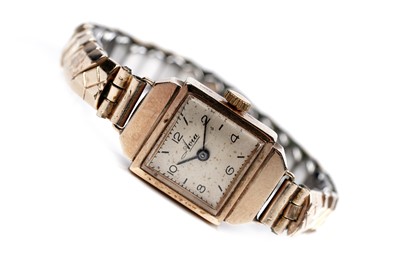 Lot 279 - A lady's 9ct gold cased Avia wristwatch