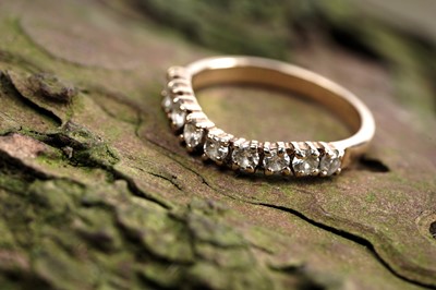 Lot 160 - A contemporary half hoop diamond ring