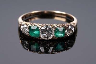 Lot 546 - A Victorian Scottish emerald and diamond ring