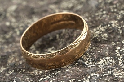 Lot 157 - An 18ct gold ring