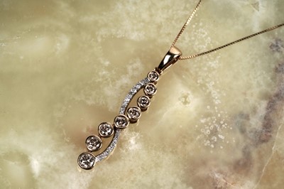 Lot 541 - A diamond pendant