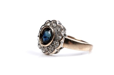 Lot 543 - A sapphire and diamond cluster ring
