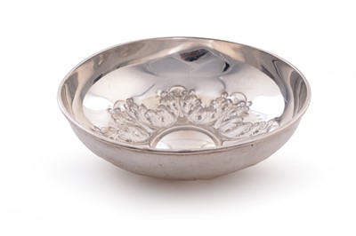 Lot 16 - An Elizabeth I shallow silver dish