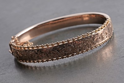Lot 10 - An early George V 9ct gold bangle in its original case